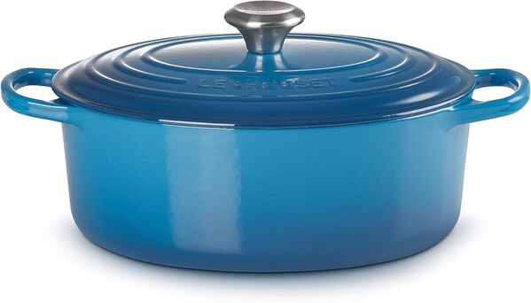 LE CREUSET, Cocotte Signature en Fonte Émaillée avec Couvercle, Ø 25 cm, Ovale, Compatible avec Toutes Sources de Chaleur (Induction Incluse), Capacité : 3.2 L, 3.672 kg, Bleu Marseille