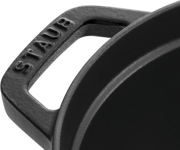 STAUB Cocotte en Fonte Émaillée avec Couvercle, Tous feux dont induction, 7 à 8 personnes, Ovale, 37 cm, 8 L, 9,1 kg, Noir Mat