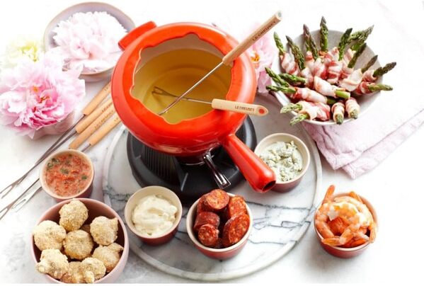 Le Creuset Service à Fondue en Fonte Émaillée avec manche en fonte, 2 L, Cerise, 60020000602460