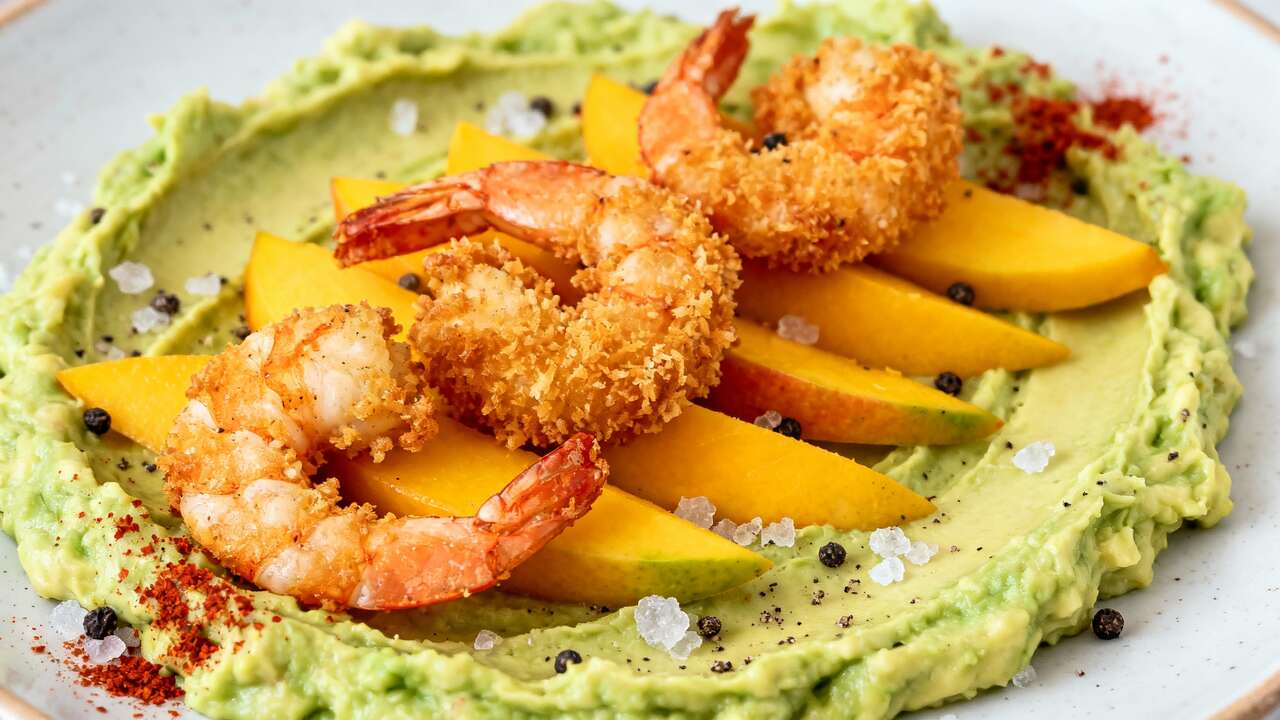 Mousseline d'avocats : recette croustillante de gambas et mangue