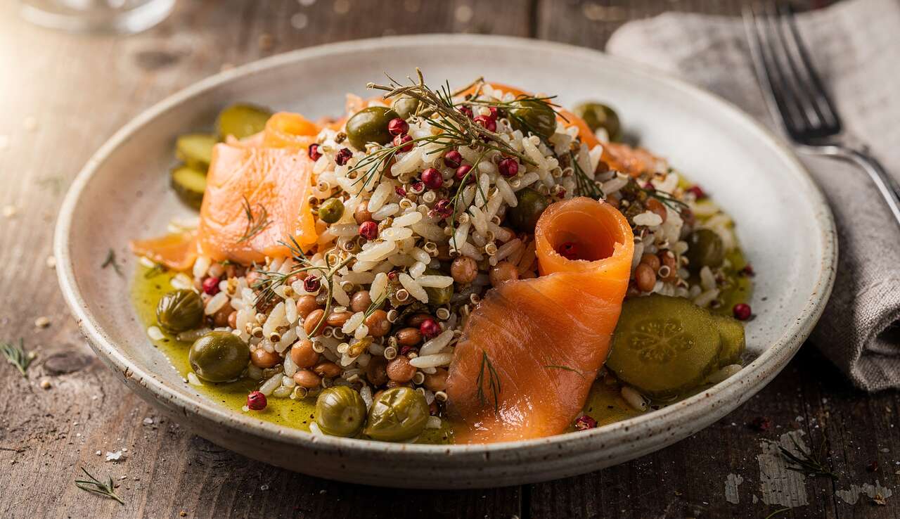 Salade Fraîcheur : lentilles Corail, riz, quinoa et Saumon Fumé