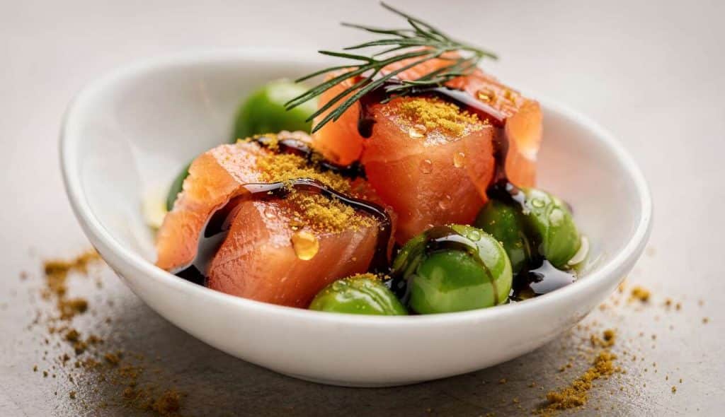 Cuillère de saumon au gingembre et petits pois balsamique
