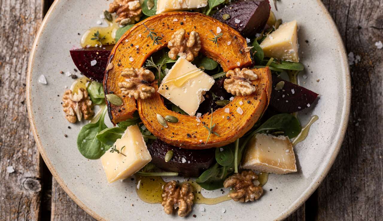 Salade d'hiver au potimarron rôti, betterave et Comté : recette gourmande