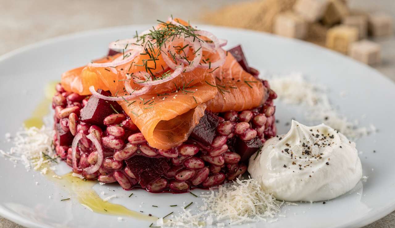 Risotto d'épeautre, betteraves et saumon fumé : recette savoureuse