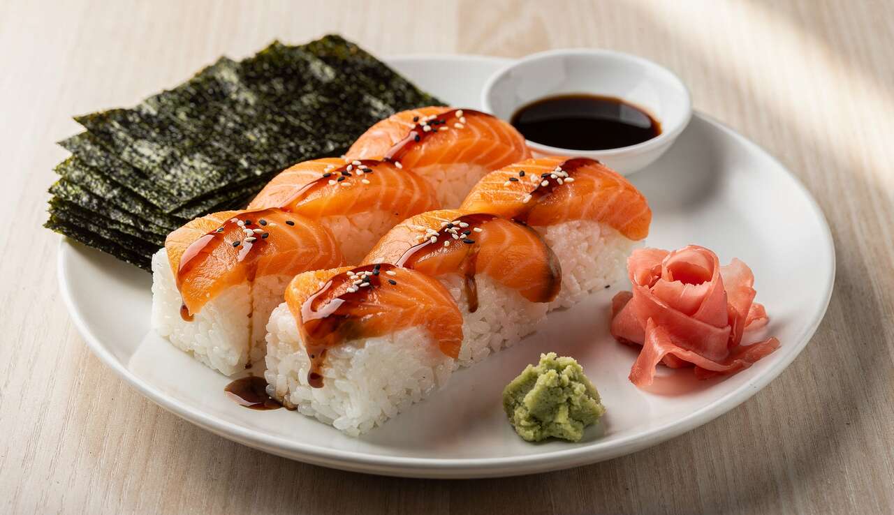 Sushi de saumon : recette facile et rapide