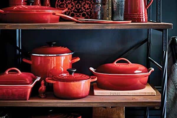 Le Creuset Heritage Cerise 22, 9 cm : test complet de ce faitout carré alliant design, fonctionnalité et qualité supérieure pour vos plats mijotés.