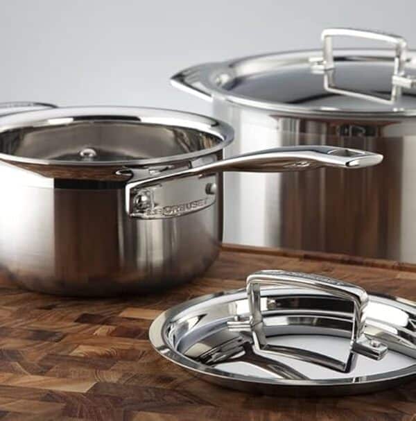 Découvrez la performance et l'élégance du set 10 pièces inox Le Creuset : notre test complet révèle sa durabilité, son design raffiné et son utilité pour votre cuisine moderne.
