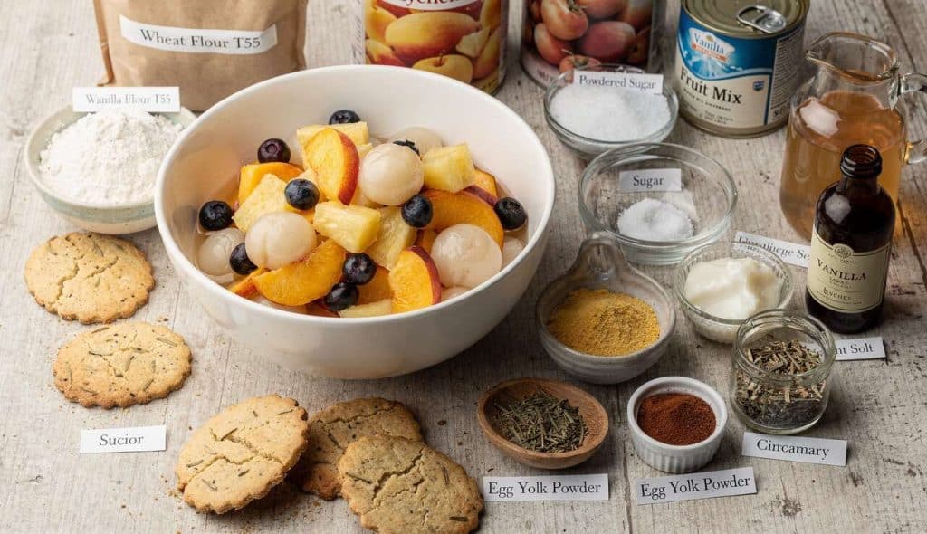 Recette de salade de fruits au sirop vanille-cannelle et sablé au romarin