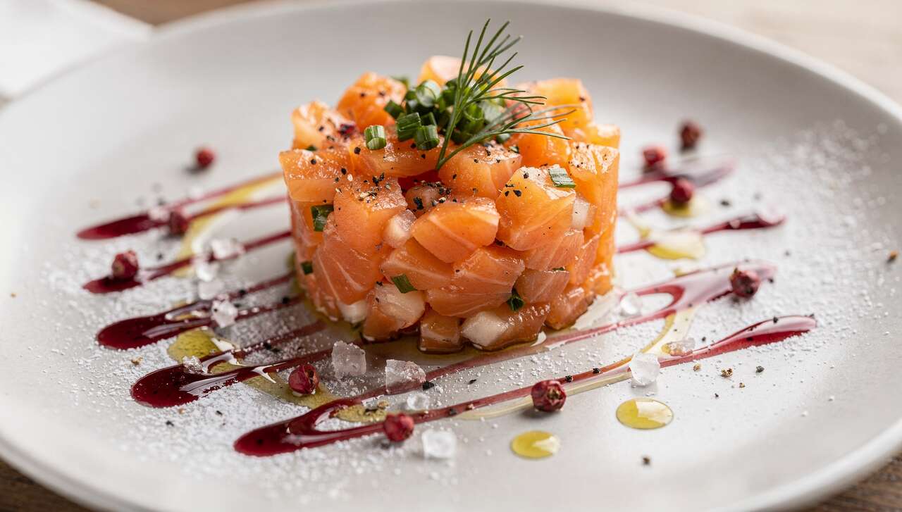 Tartare de saumon : recette au caramel de vinaigre de framboise