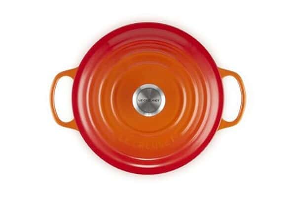 Découvrez notre test complet de la cocotte Le Creuset Signature en fonte émaillée et 26 cm : performance, design, durabilité et conseils d'utilisation pour des plats savoureux et inoubliables