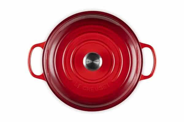 Découvrez notre test détaillé du faitout Le Creuset Signature 30 cm. Performances, design, qualité : tout ce qu'il faut savoir pour faire le bon choix.