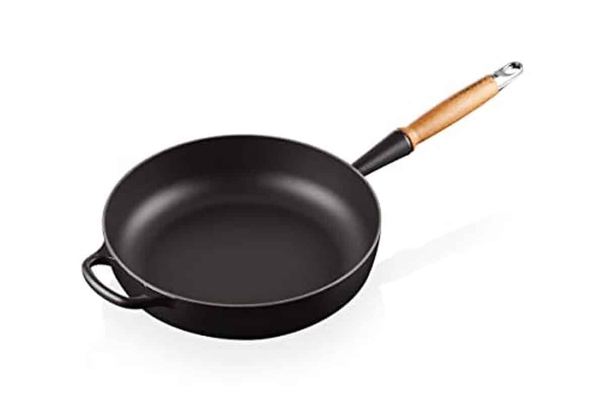 Test : le creuset sauteuse en fonte émaillée 28 cm noir mat