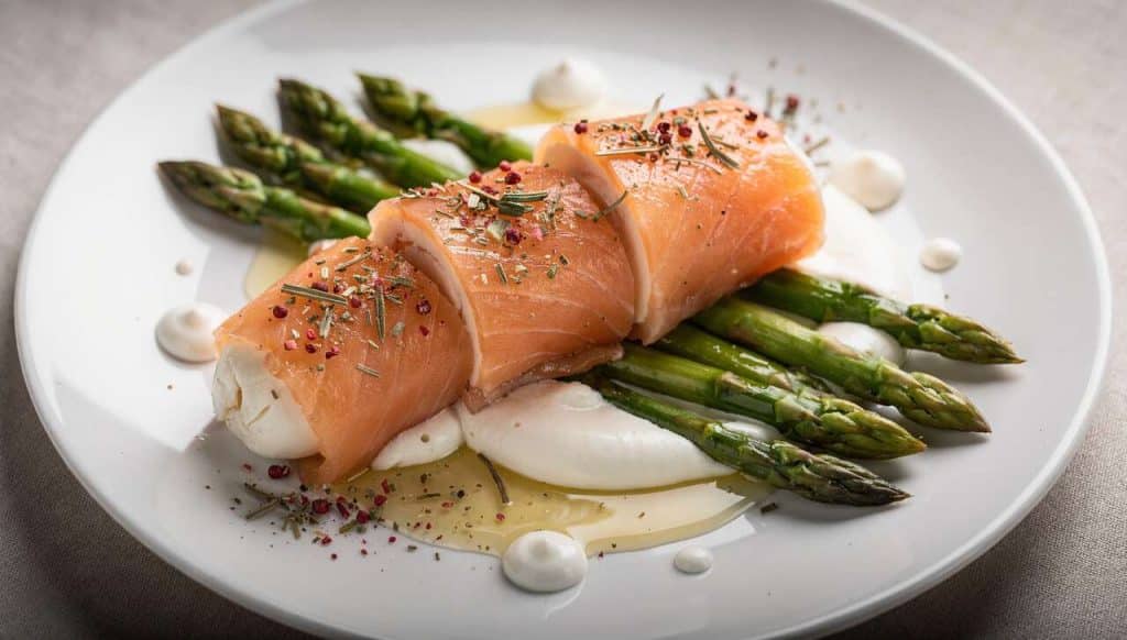 Paupiettes de saumon à l'estragon et asperges : recette facile