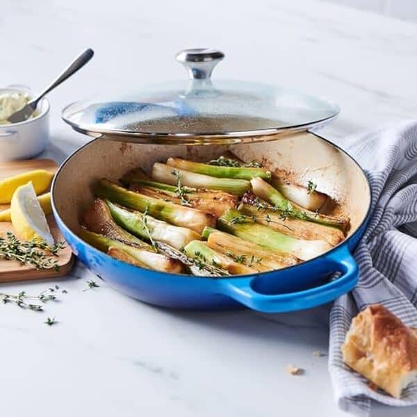 Découvrez notre test détaillé de la cocotte Le Creuset 3, 5 L en bleu azur : performance, design et qualité de cette référence incontournable de la cuisine. 