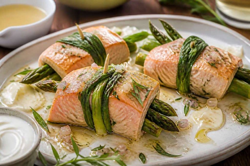Paupiettes de saumon à l'estragon et asperges