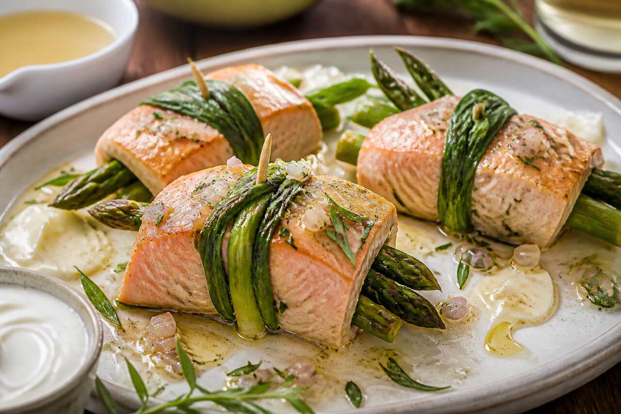 Paupiettes de saumon à l'estragon et asperges