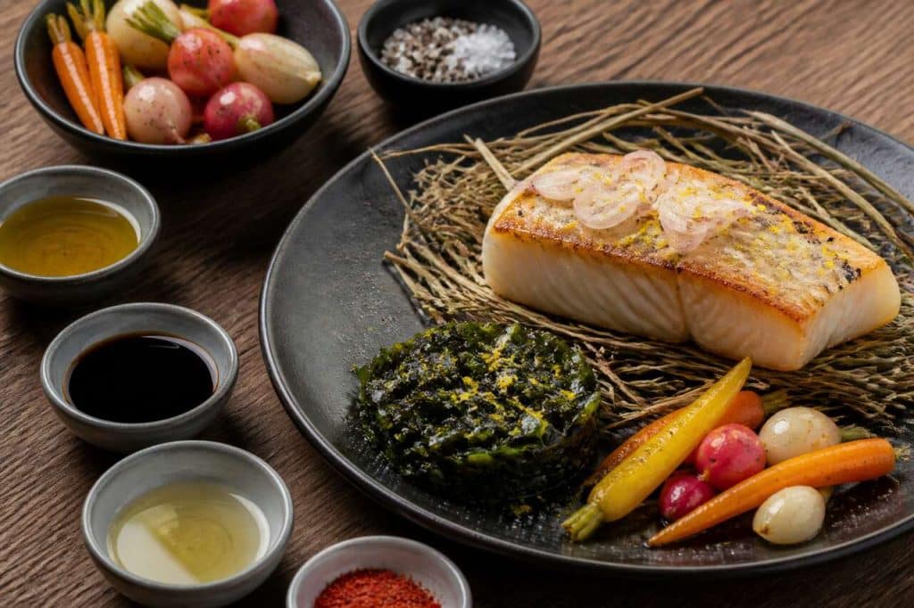 Cabillaud fumé au foin, tartare d'algues et légumes glacés : recette gourmande