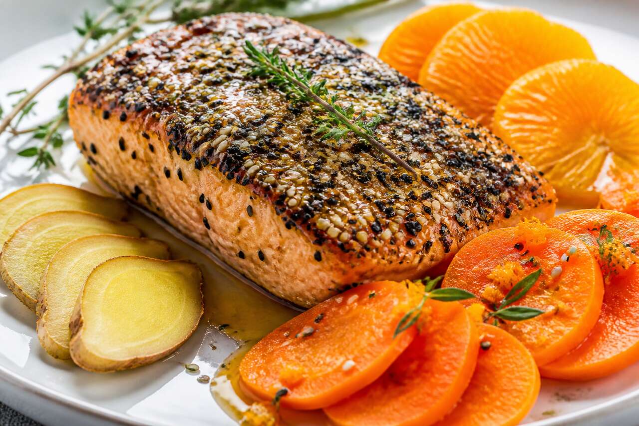 Mi-cuit de saumon au sésame : recette gourmande aux carottes gingembre et orange