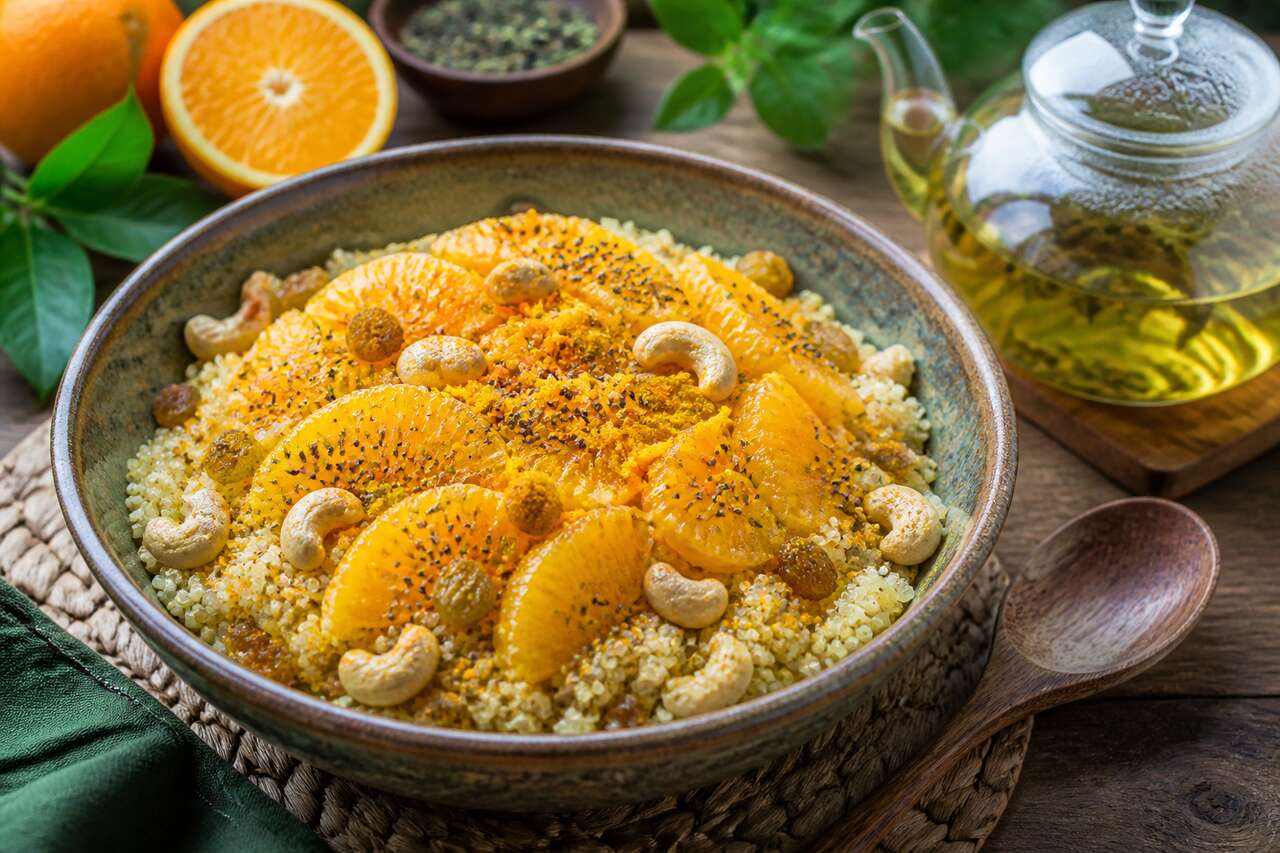 Salade de quinoa à l'orange et thé detox brésilienne : recette légère et savoureuse