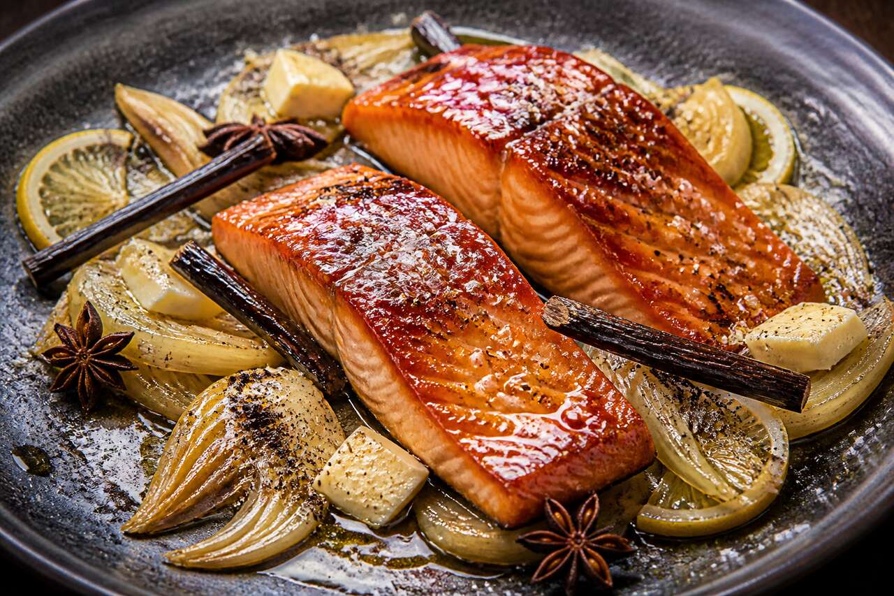 Dos de saumon laqué à la réglisse : recette gourmande de confit de fenouil