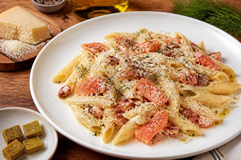 Penne crème saumon et lardons fumés : recette gourmande