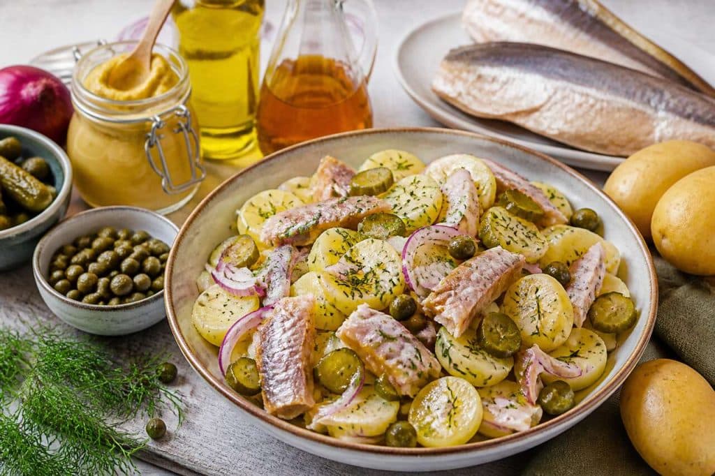 Salade de pommes de terre et harengs fumés : recette savoureuse